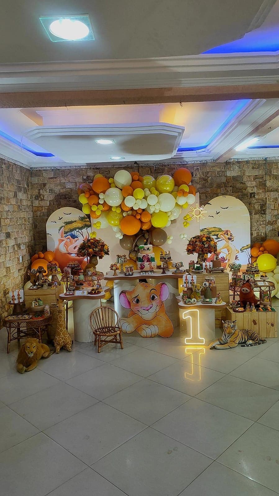 Estação de açaí em festa infantil temática