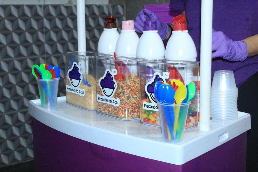 Mesa de Toppings Premium — estação de açaí para eventos no Rio de Janeiro